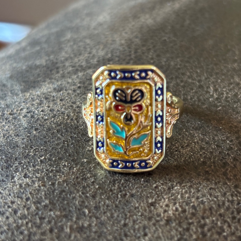 Elegant Gold and Blue Enamel Ring